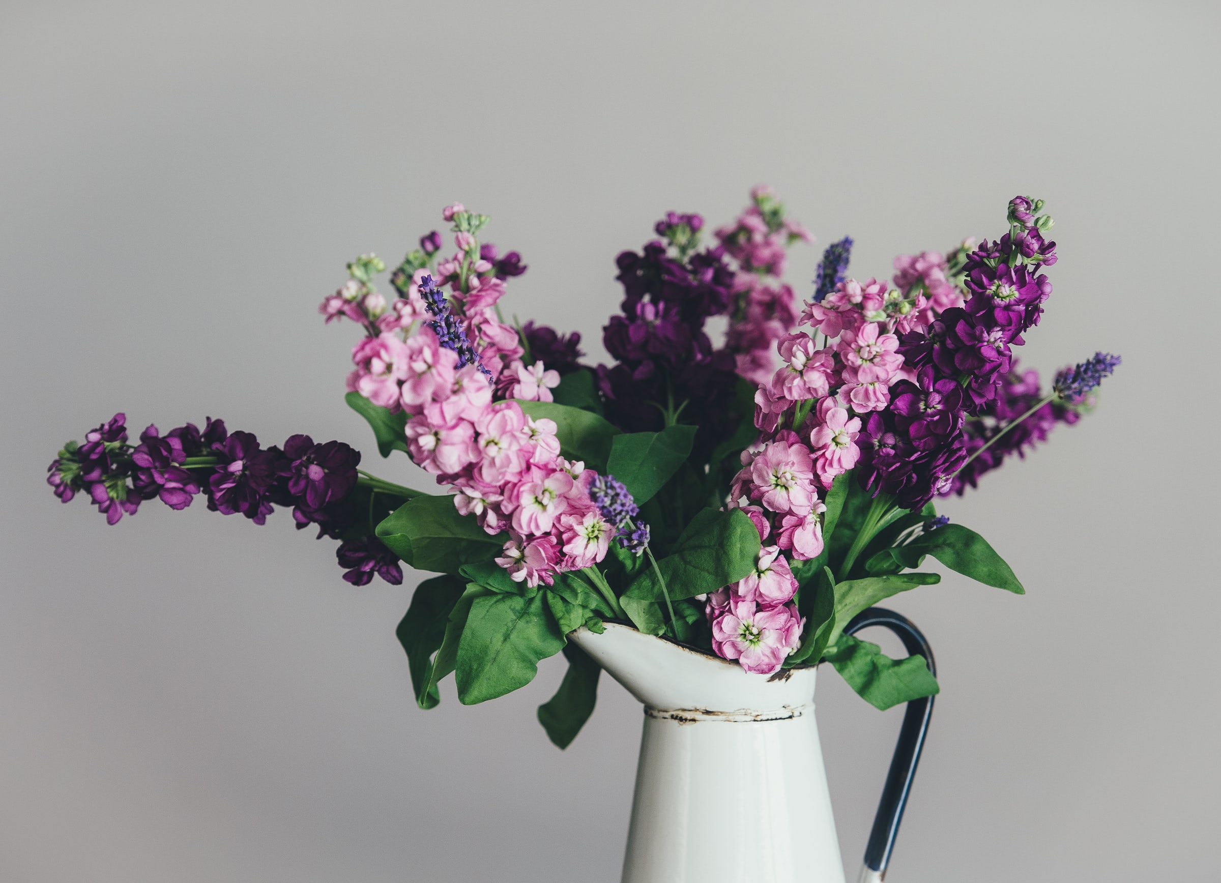 12 Ideas to Decorate with Artificial Flowers in Winter - Saffron's