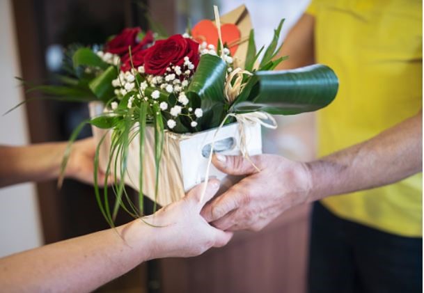 How to Choose the Perfect Flowers for Your Coworker Leaving