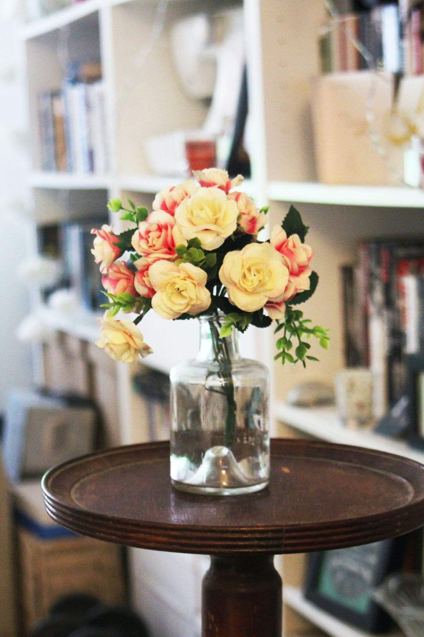 How to secure artificial flowers in a vase