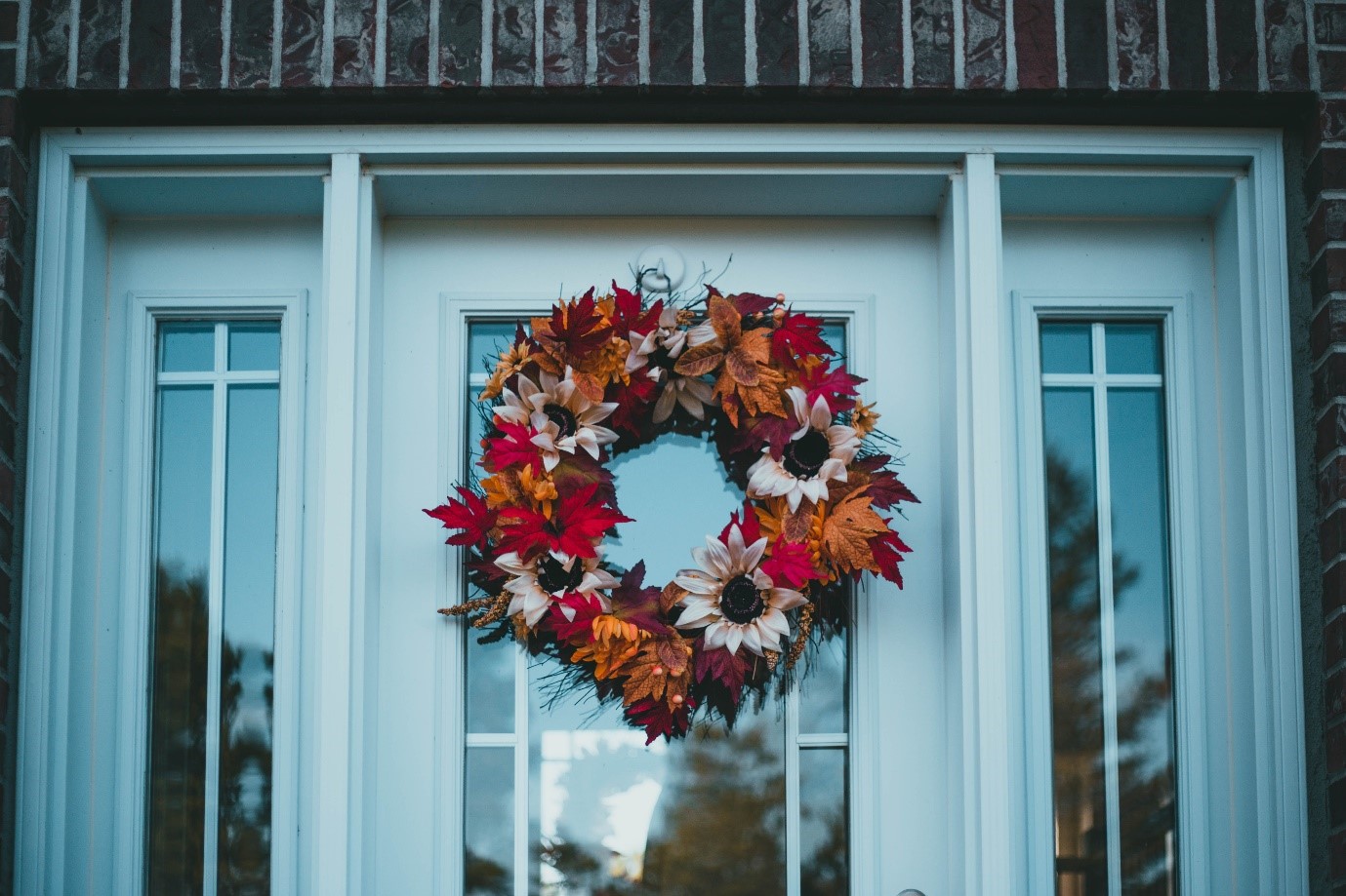 12 Ideas to Decorate with Artificial Flowers in Winter - Saffron's