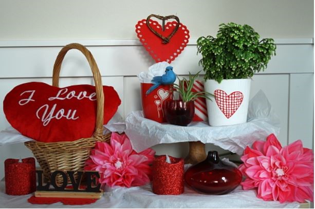 44 Cheap Valentine's Day Gifts - Romantic Gift Ideas Under $40